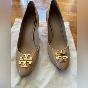 Slightly used Tory Burch 9m nude 2.5 heel shoes